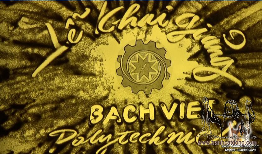 Biểu diễn vẽ tranh cát Khai giảng Cao đẳng Bách khoa Bách việt