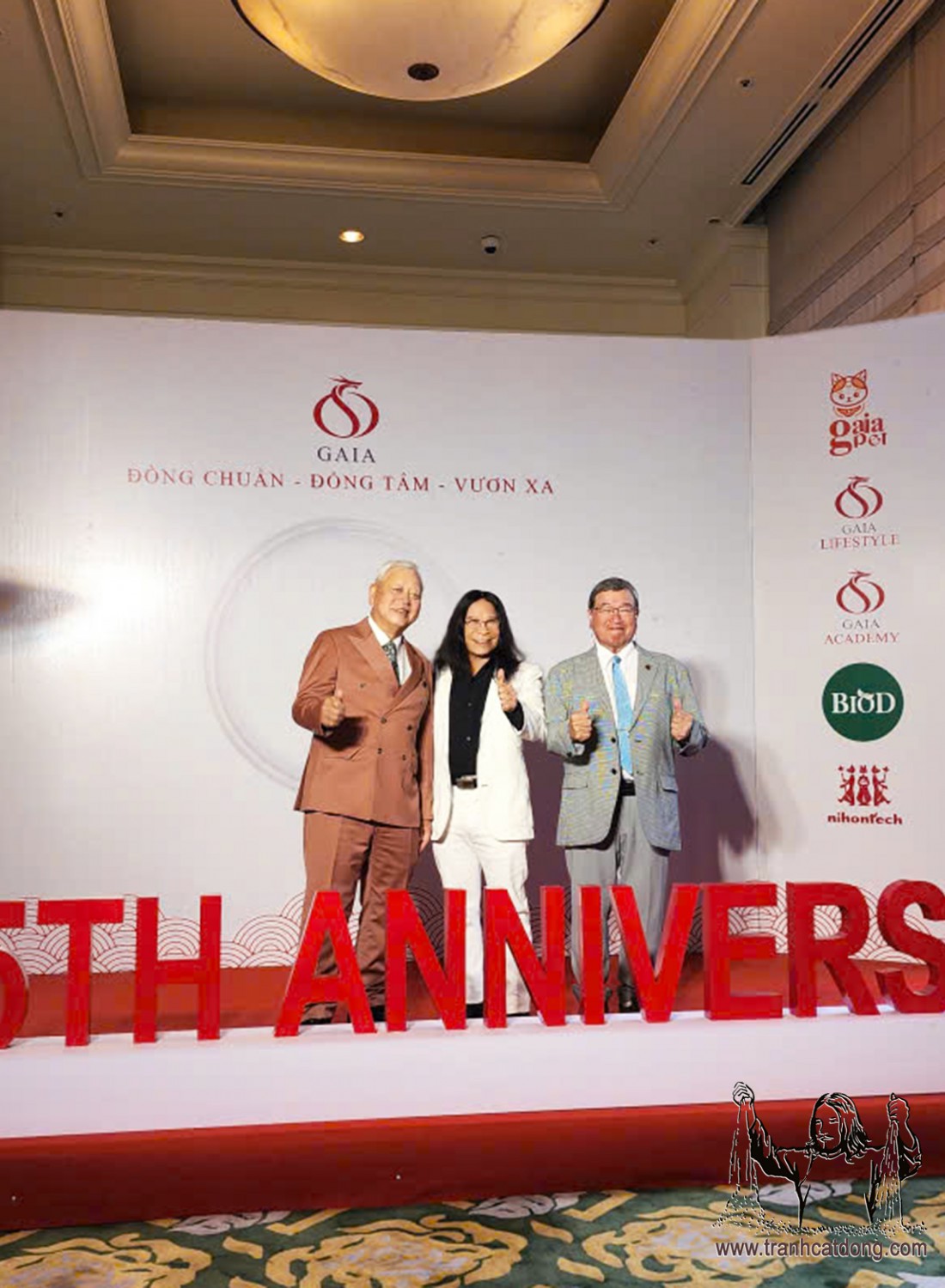 kỉ lục gia tranh cát Nguyễn Thế Nhân và ông Minami 