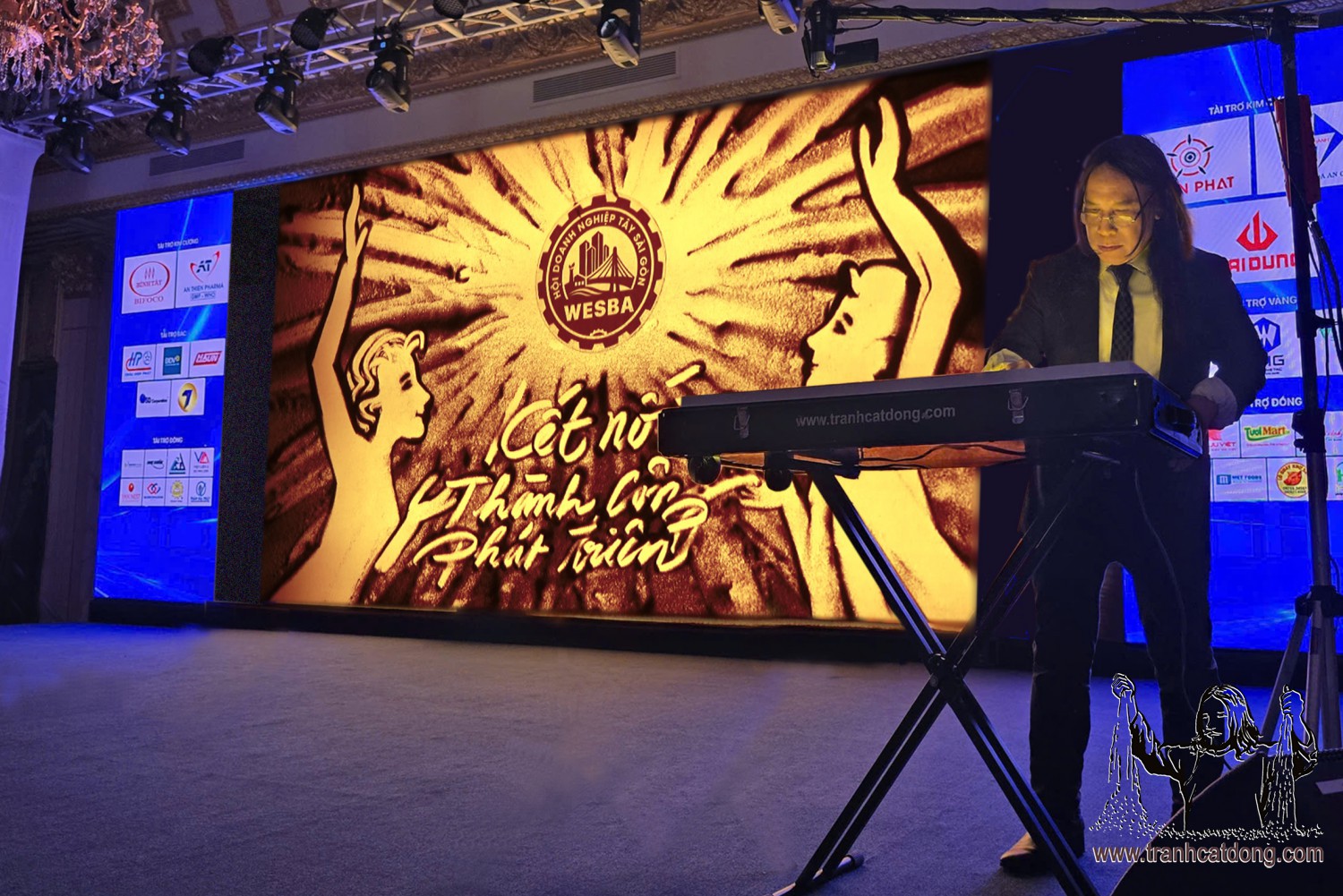 TRANH CÁT ĐỘNG NGUYỄN THẾ NHÂN: ĐÔI TAY NGHỆ THUẬT KỂ CHUYỆN BẰNG CÁT